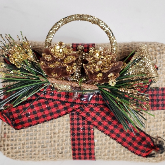 PRESENT & BOW CLIP ON CHRISTMAS ORNAMENT - Picture 9 of 16